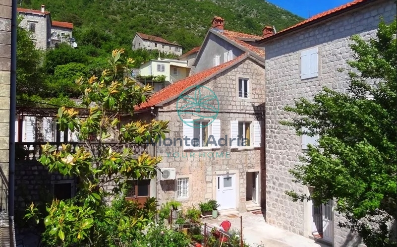 Prodaja stana od 124m2 u Perastu, blizina Kotora